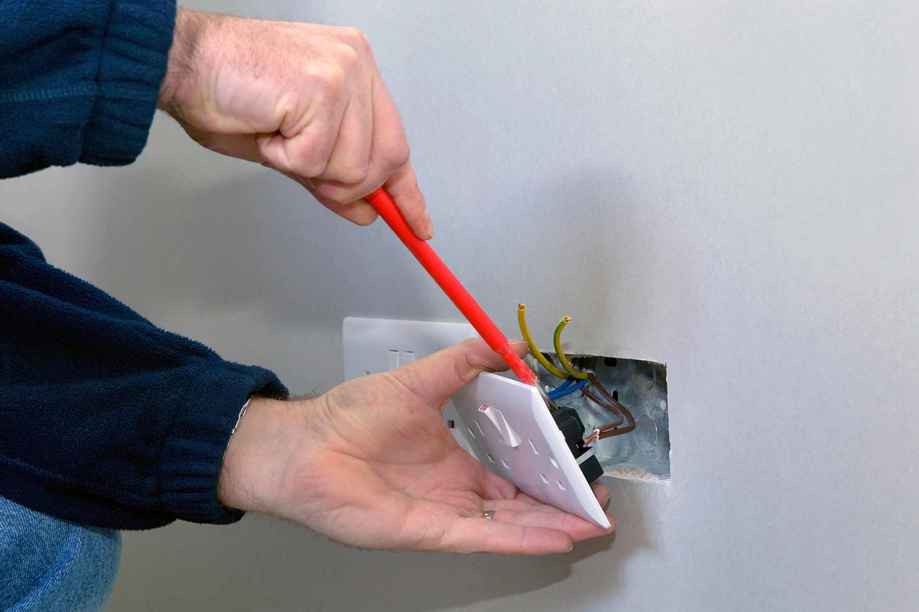 Our electricians can install plug sockets for domestic and commercial proeprties in Thamesmead and the local area. 